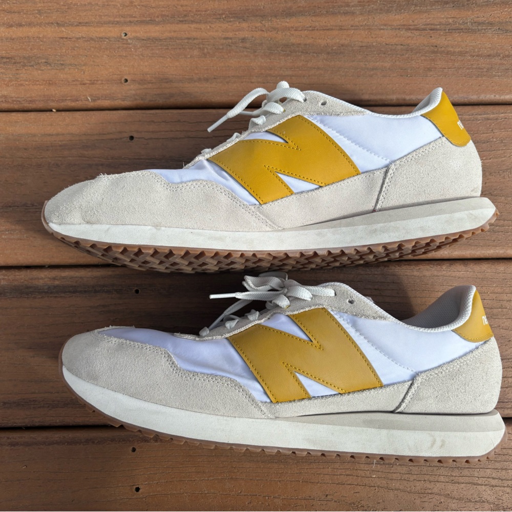 Men’s size 15 New Balance 237 athletic shoes